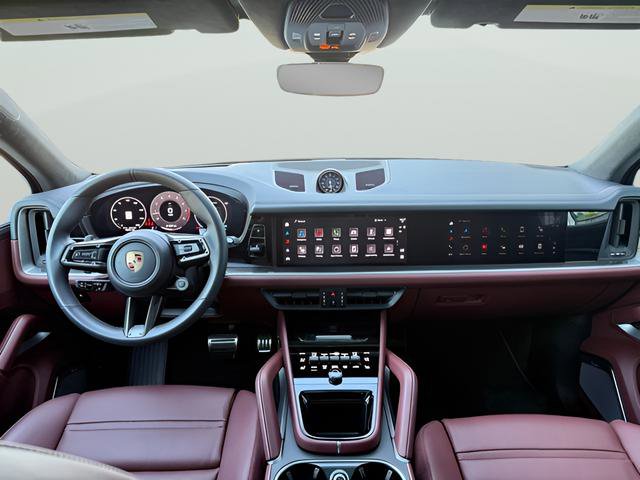 Used 2025 Porsche Cayenne GTS image 8
