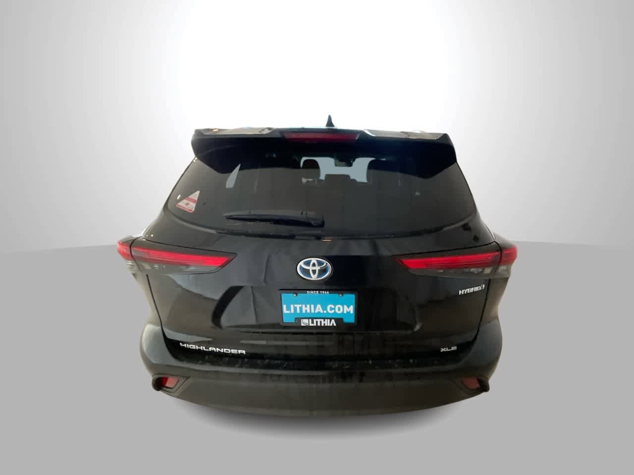 Used 2021 Toyota Highlander XLE AWD/4WD image 7