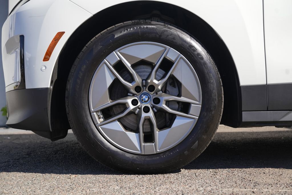 Used 2022 BMW iX xDrive50 w/ Premium Package image 13