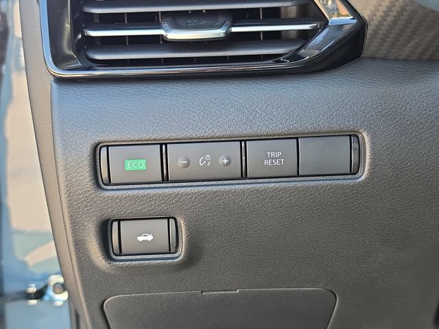 Certified 2025 Nissan Sentra SR FWD image 27
