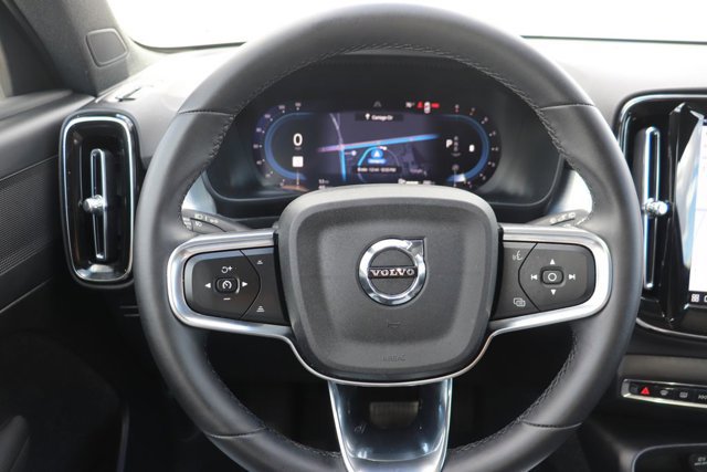 Used 2024 Volvo XC40 B5 Core image 17