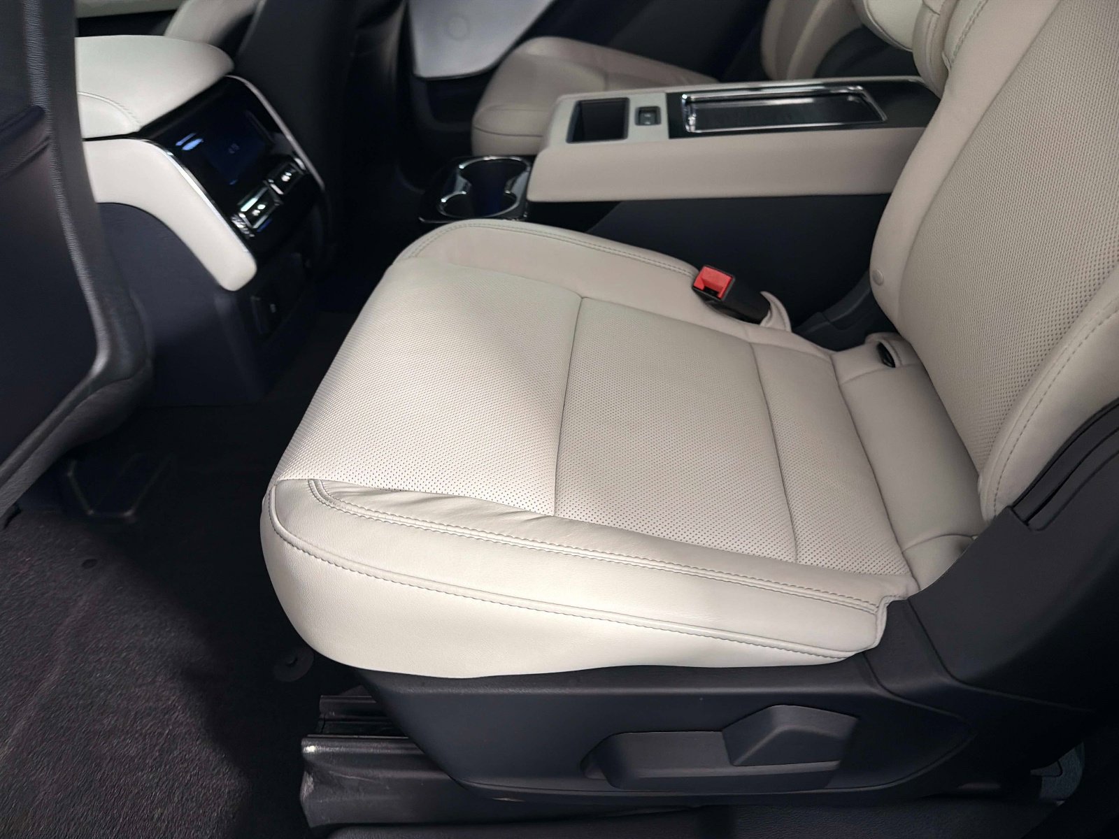 Used 2025 Lincoln Aviator Reserve w/ Equipment Group 201A AWD/4WD image 31