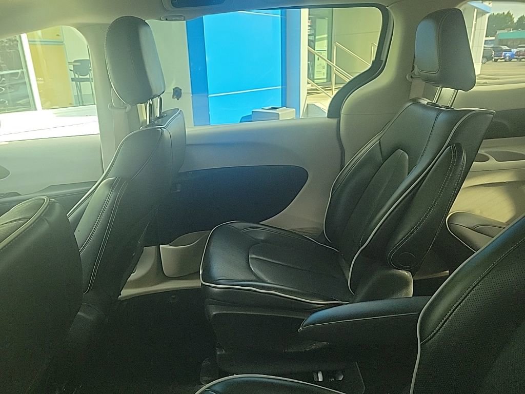 Used 2023 Chrysler Pacifica Limited image 23