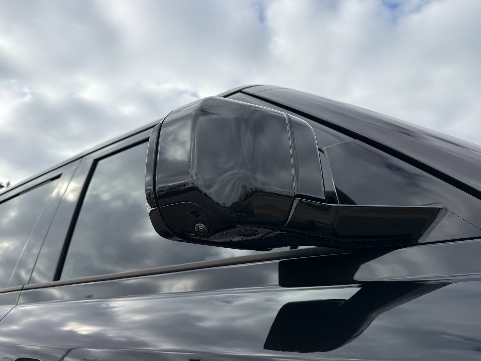 Used 2024 Land Rover Defender 110 SE image 52