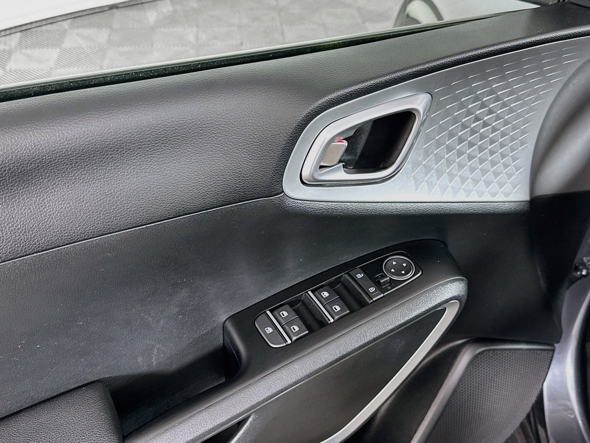 Used 2025 Kia Soul LX w/ LX Technology Package FWD image 15