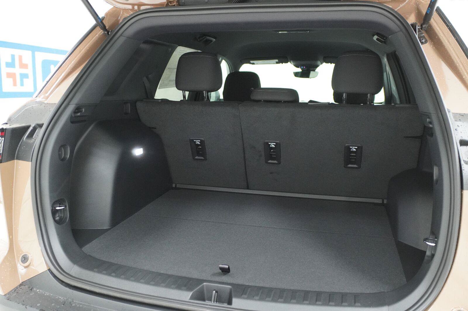 New 2027 Chevrolet Equinox LT w/ Safety and Technology Package FWD image 36