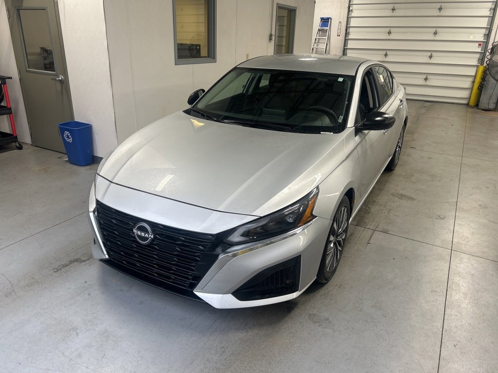 Used 2024 Nissan Altima 2.5 SV image 1