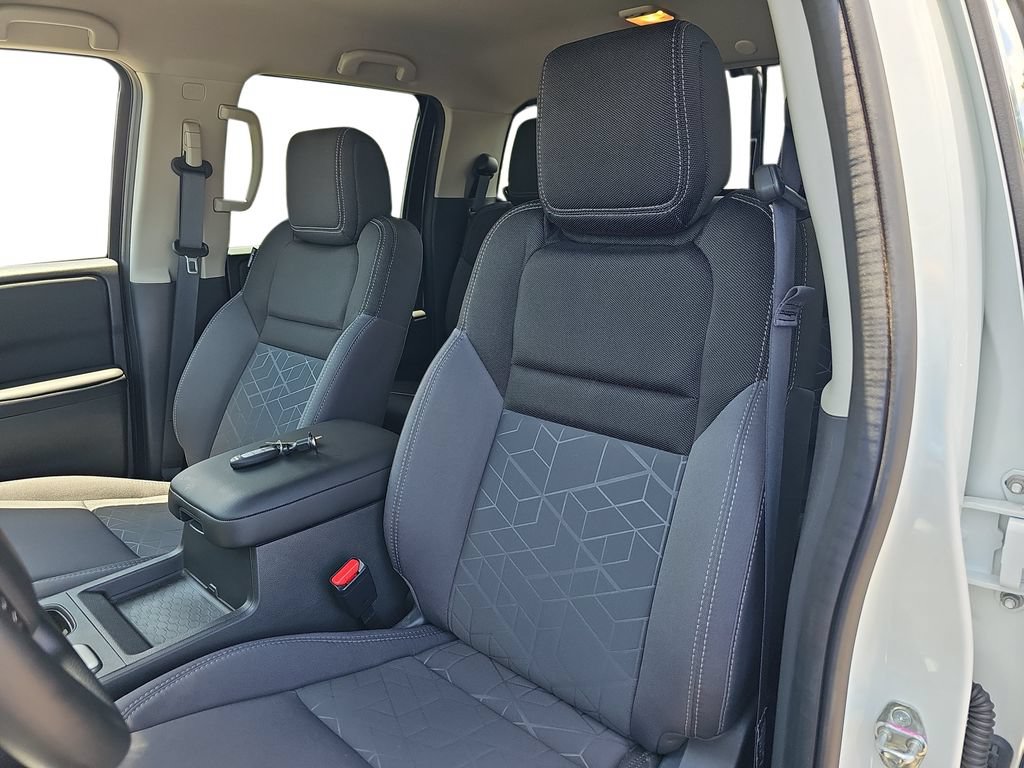 Used 2025 Nissan Frontier SV RWD image 15