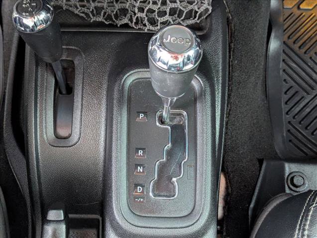 Used 2014 Jeep Wrangler Unlimited Sahara w/ Max Tow Package AWD/4WD image 12
