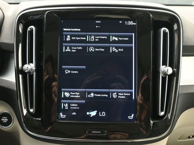Used 2020 Volvo XC40 T5 Momentum w/ Protection Package Premier image 17