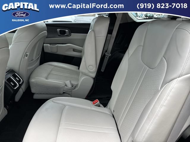 Used 2022 Kia Sorento EX w/ Panoramic Sunroof Package FWD image 18