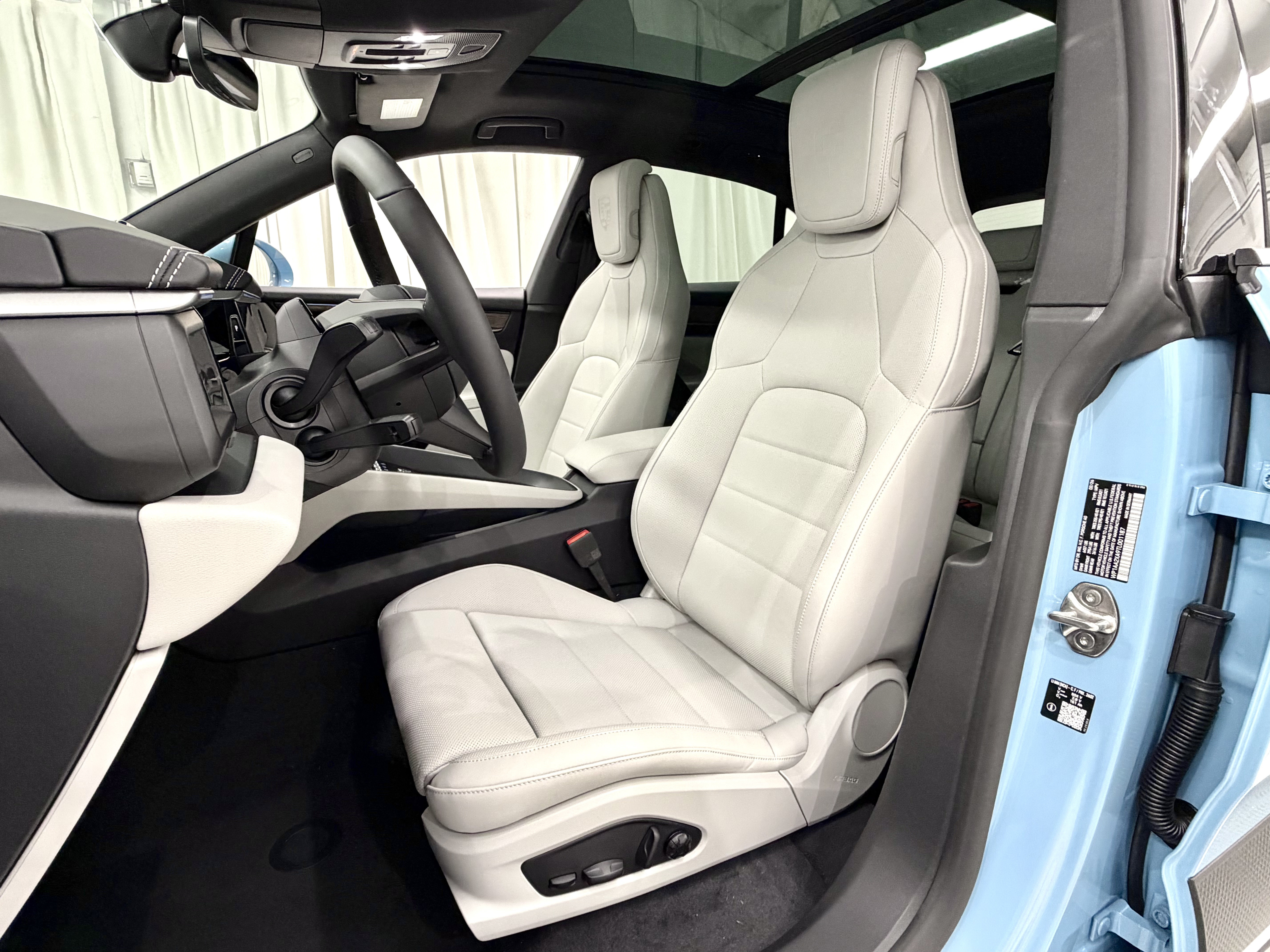 New 2026 Porsche Macan 4 Electric AWD/4WD image 31