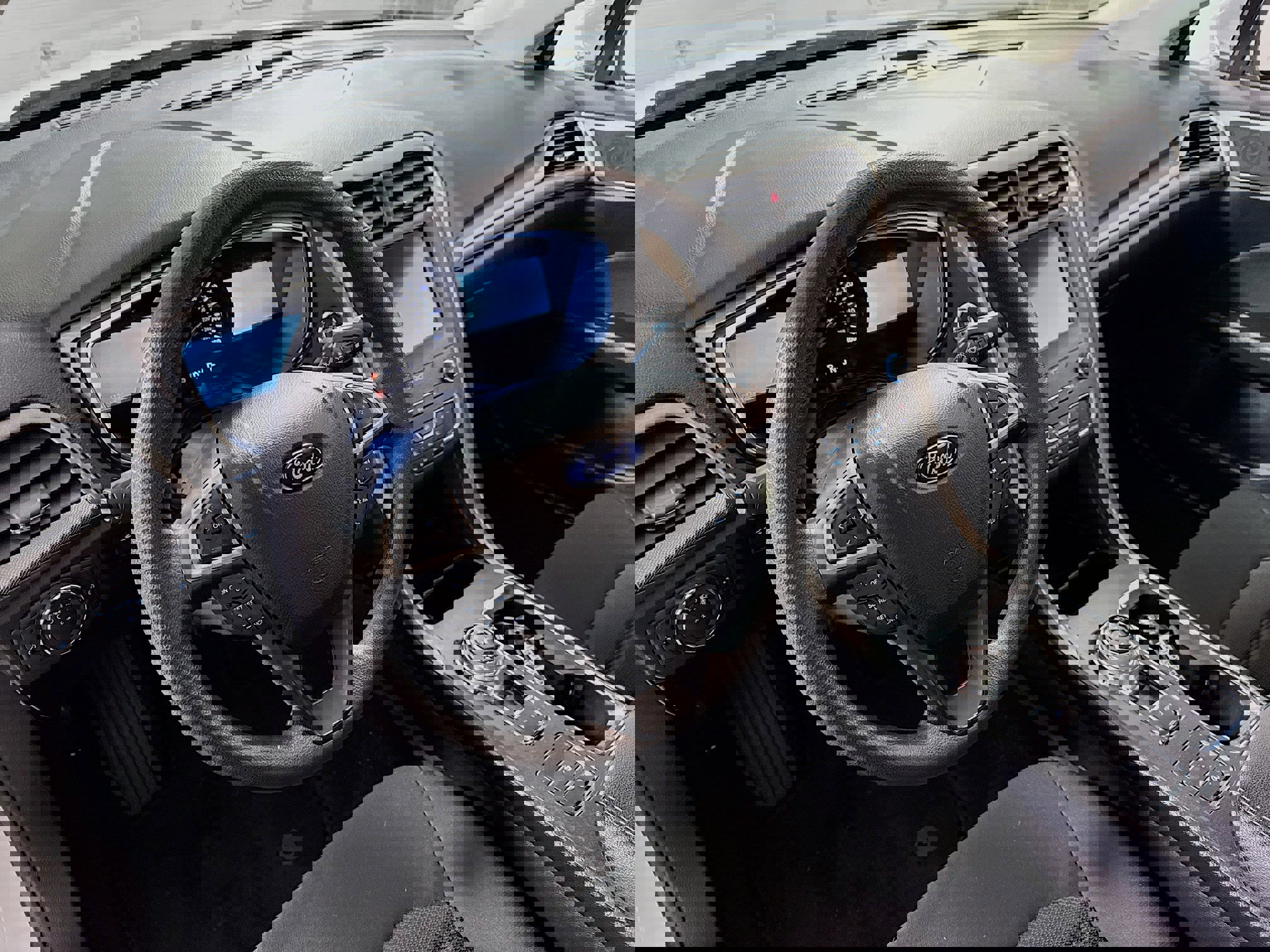 Used 2020 Ford Fusion SE image 10