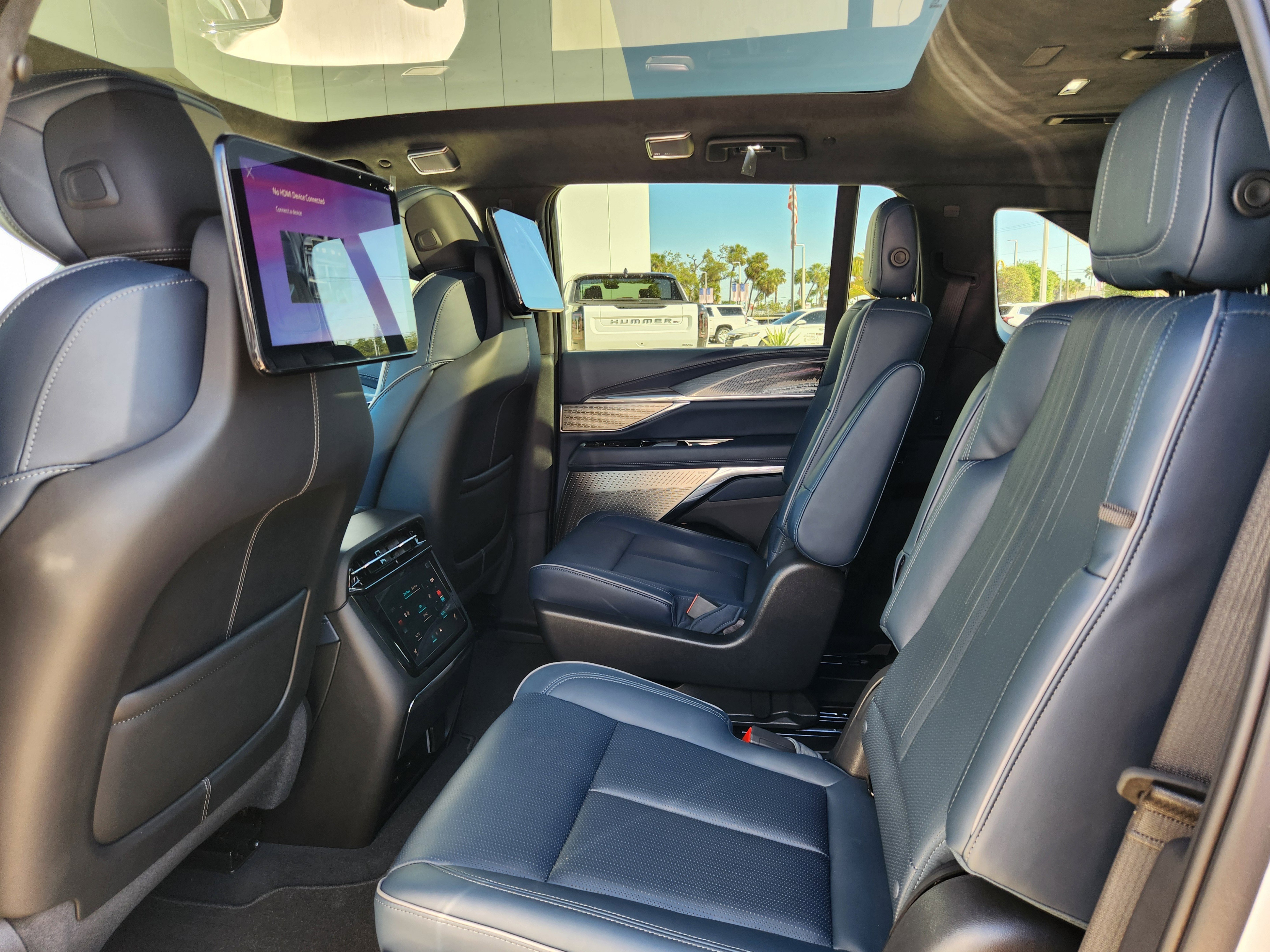 New 2025 Cadillac Escalade IQ Luxury 2 AWD/4WD image 19