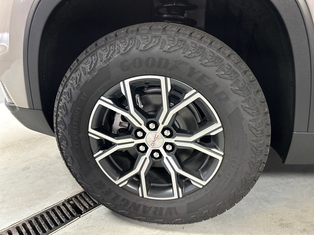 New 2027 GMC Acadia AT4 w/ Luxury Package AWD/4WD image 9