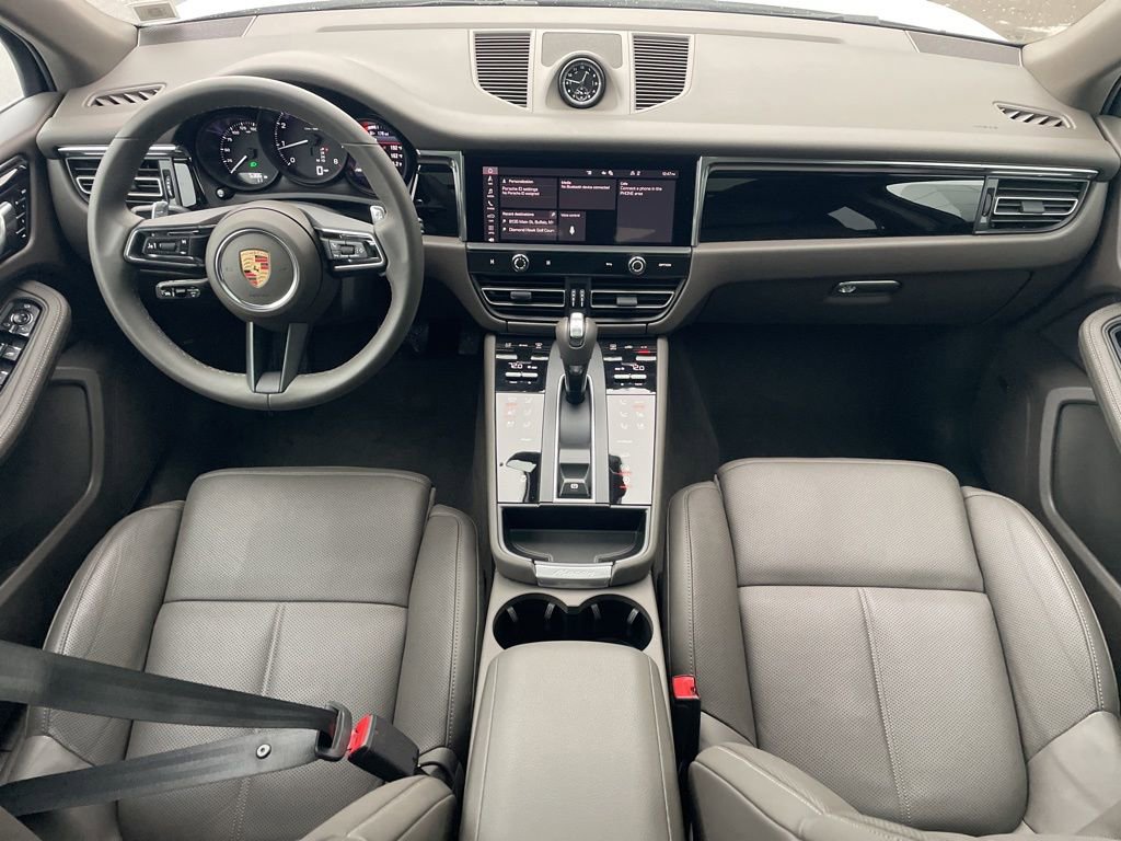 Certified 2025 Porsche Macan image 25