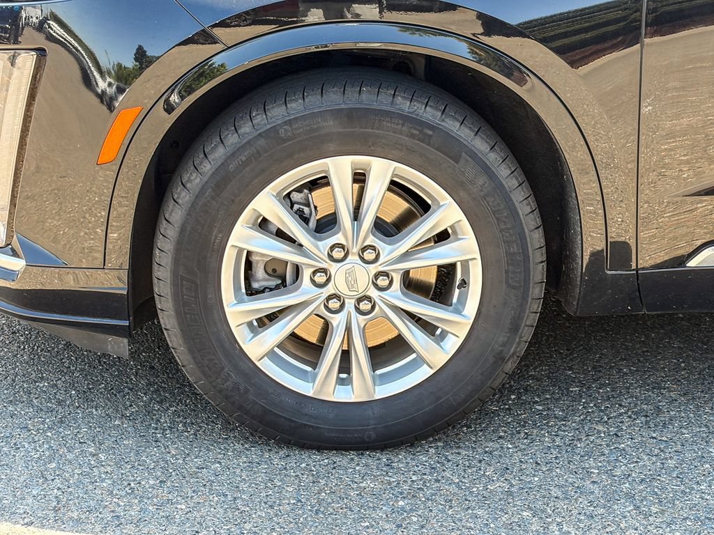 Certified 2024 Cadillac XT6 Luxury w/ LPO, Floor Liner Package AWD/4WD image 4