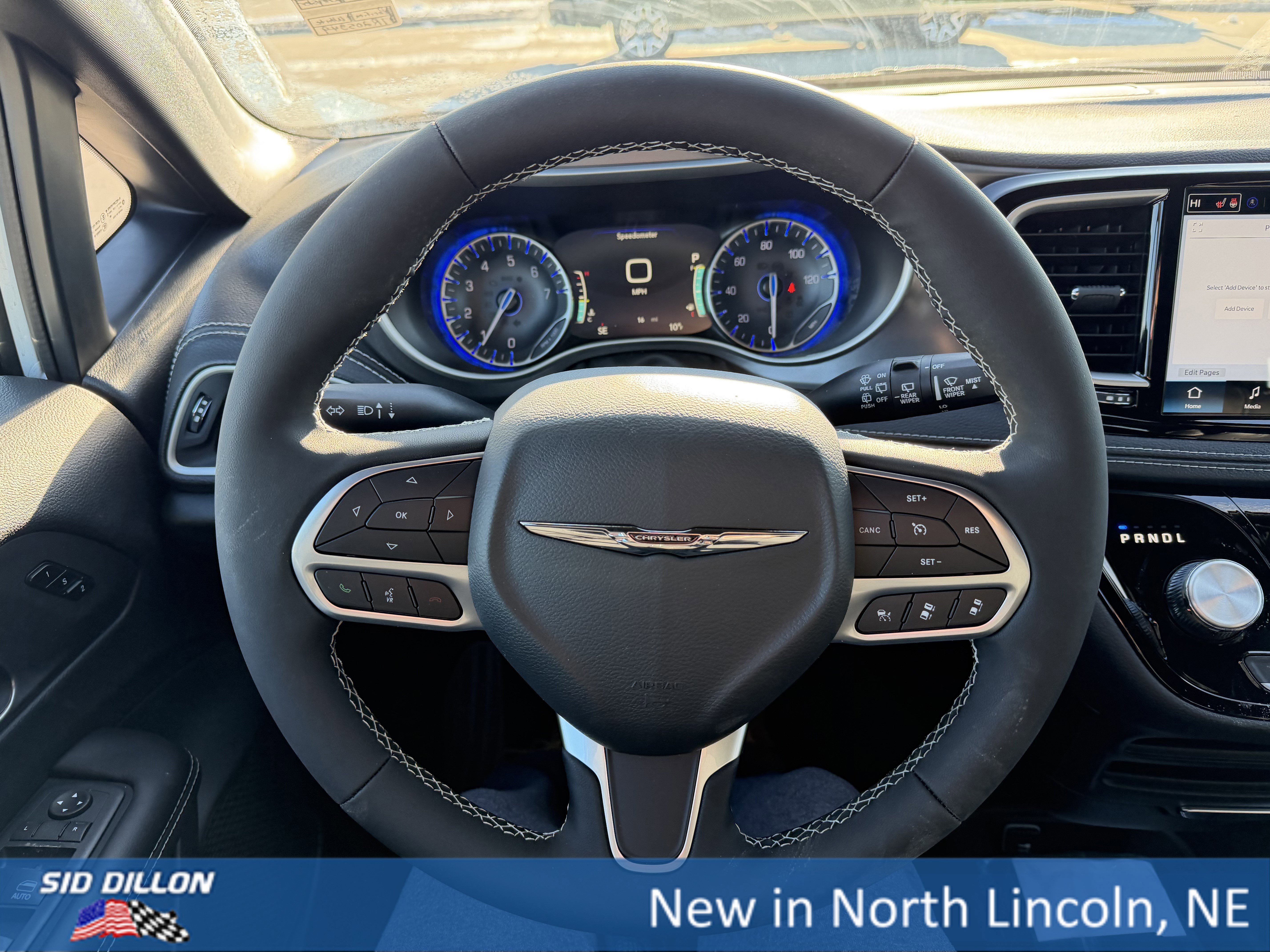 New 2026 Chrysler Pacifica Select image 8