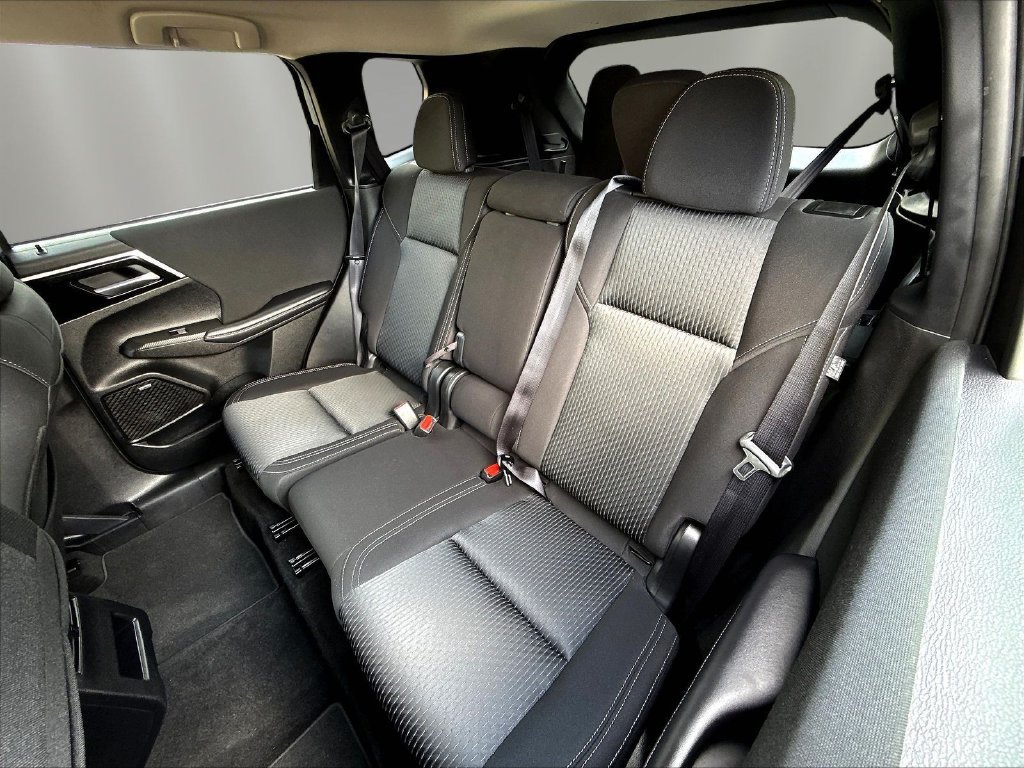 Used 2025 Mitsubishi Outlander ES AWD/4WD image 24