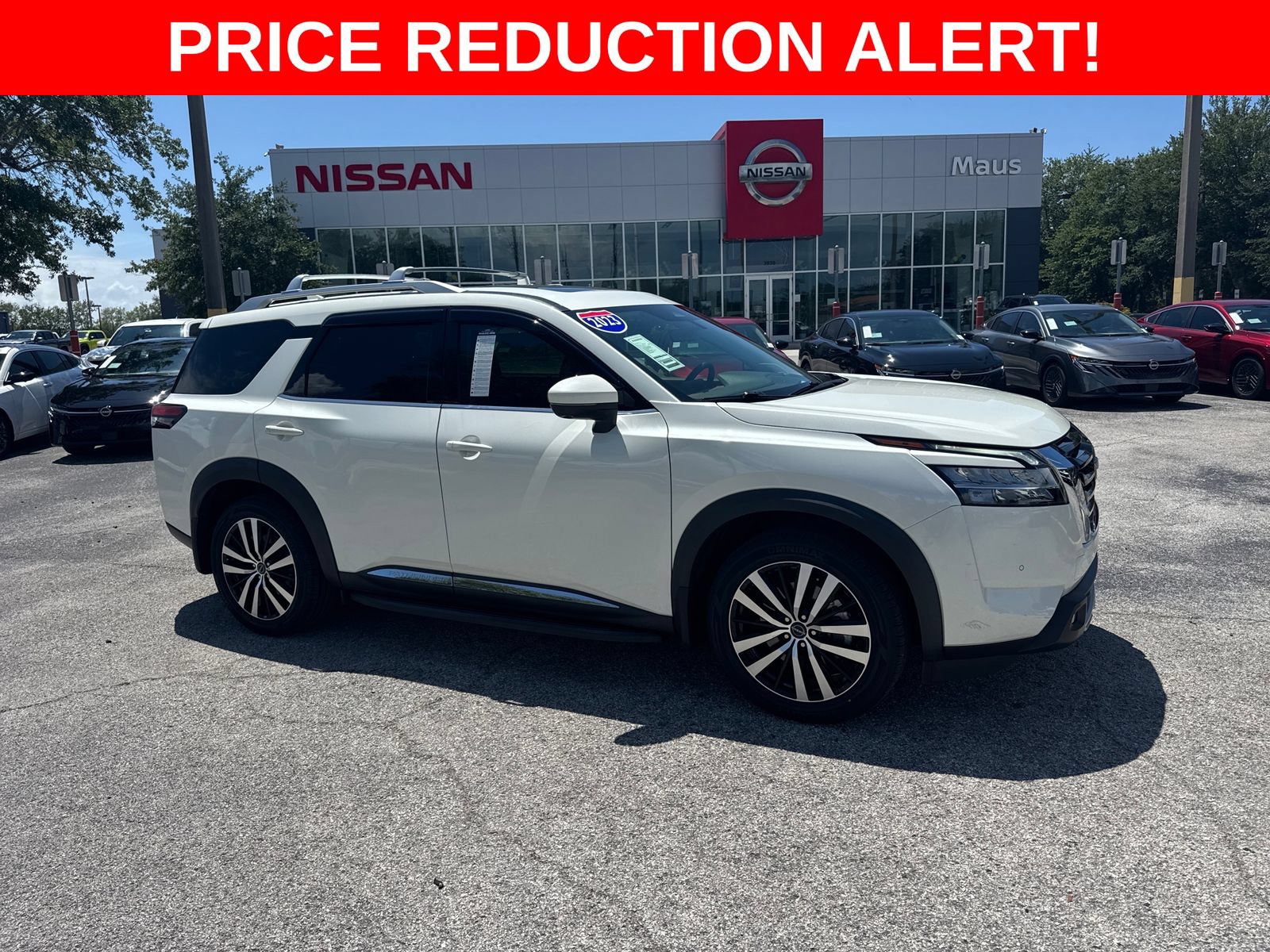 Certified 2023 Nissan Pathfinder Platinum w/ Lighting Package (N93) AWD/4WD image 1