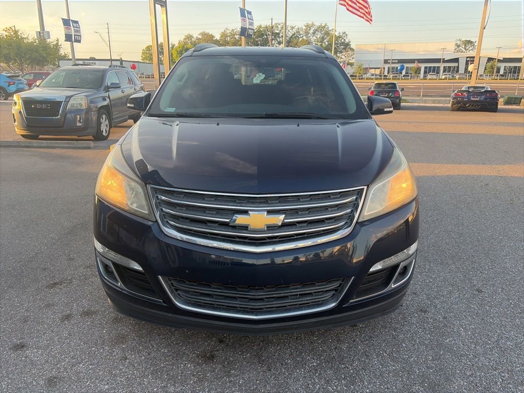 Used 2017 Chevrolet Traverse LT w/ Style and Technology Package FWD image 3