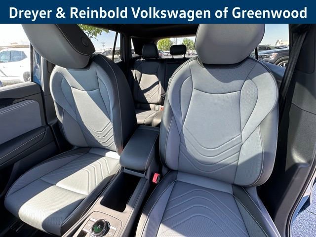 New 2026 Volkswagen Tiguan SE R-Line FWD image 24