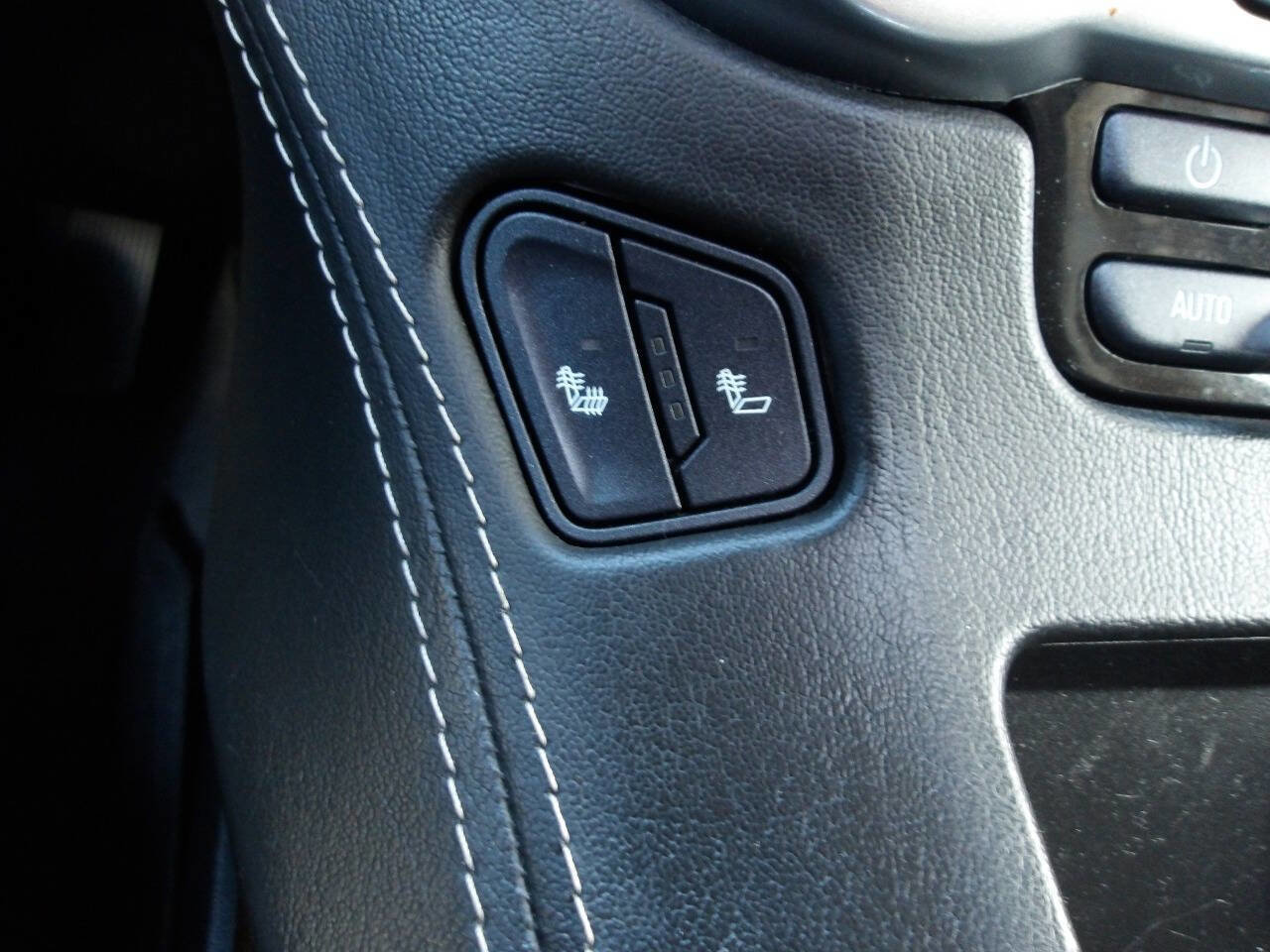 Used 2019 Chevrolet Tahoe LT w/ LT Midnight Edition image 17