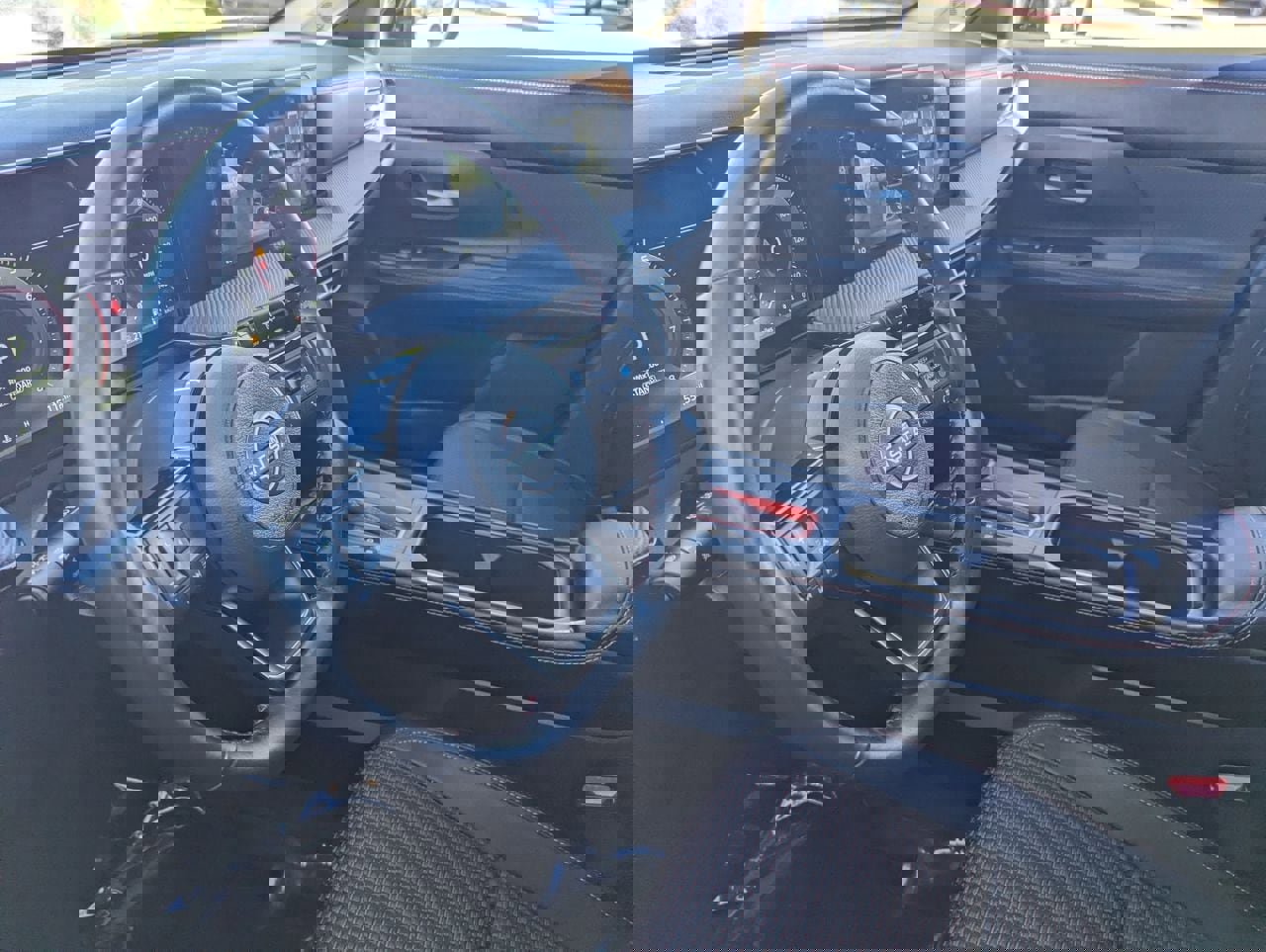 Certified 2025 Nissan Kicks SR image 17