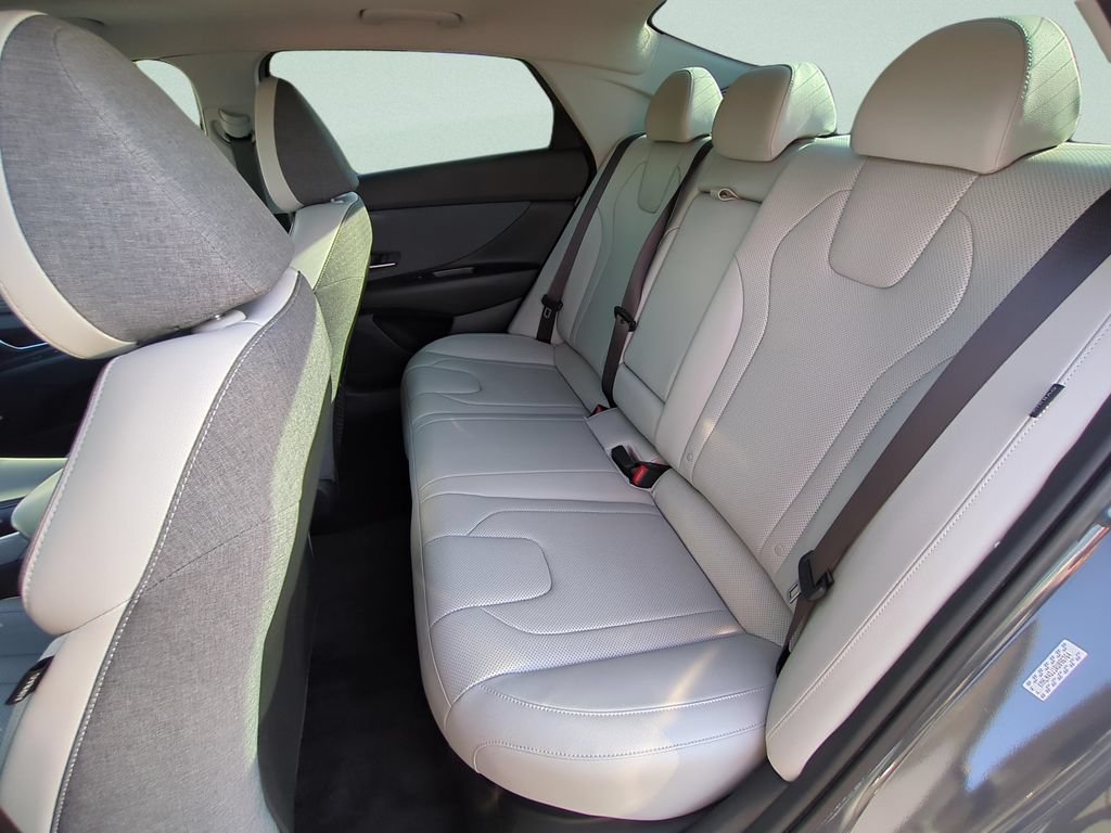 Certified 2024 Hyundai Elantra Limited FWD image 9