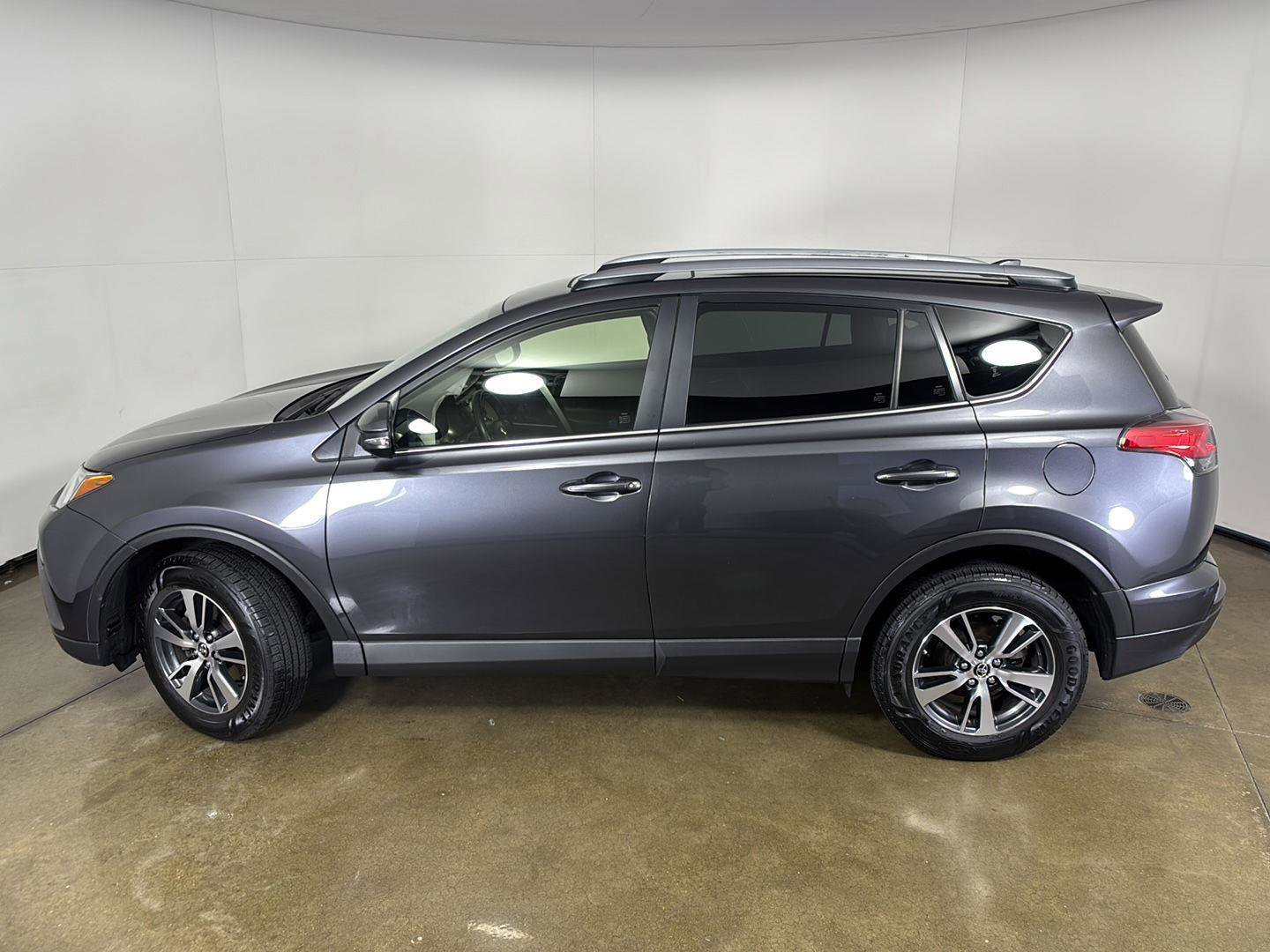 Used 2017 Toyota RAV4 XLE w/ Plus Extra Value Package AWD/4WD image 5