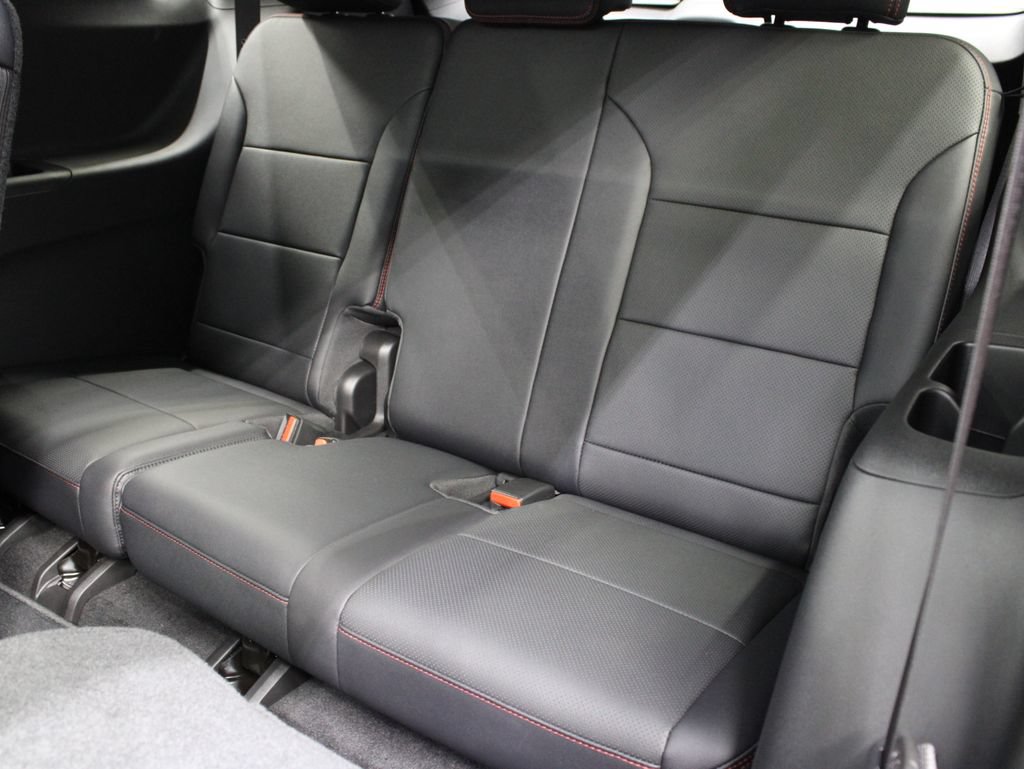Used 2026 Chevrolet Traverse RS AWD/4WD image 19