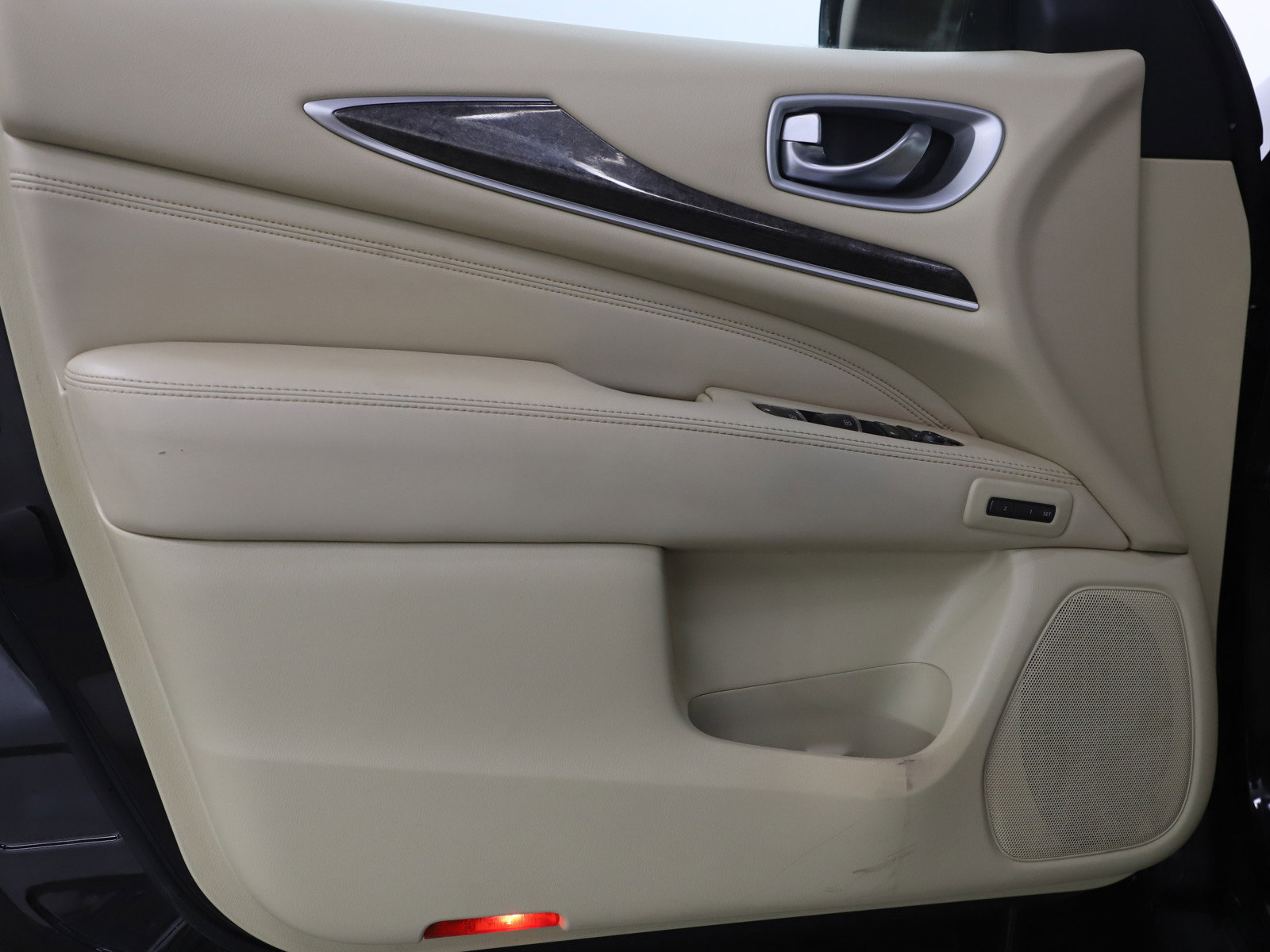 Used 2014 INFINITI QX60 AWD w/ Premium Plus Package image 21