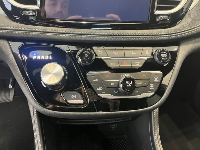 New 2026 Chrysler Pacifica Limited image 24