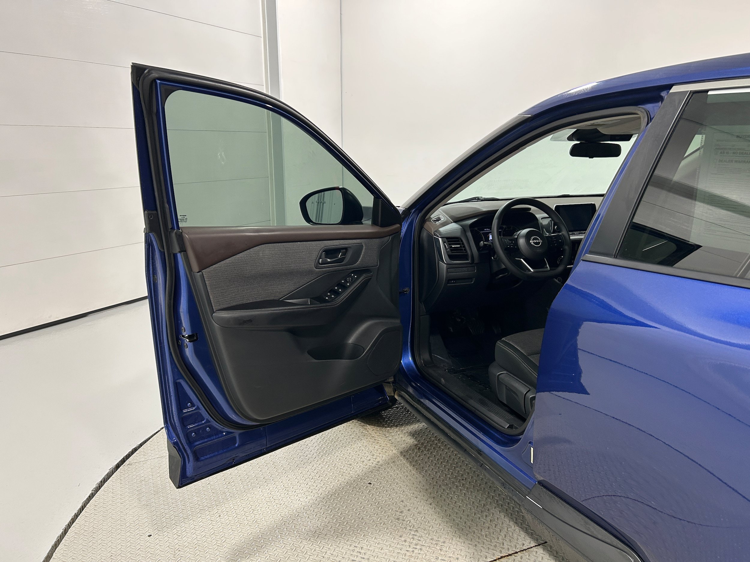 Used 2022 Nissan Rogue S AWD/4WD image 22
