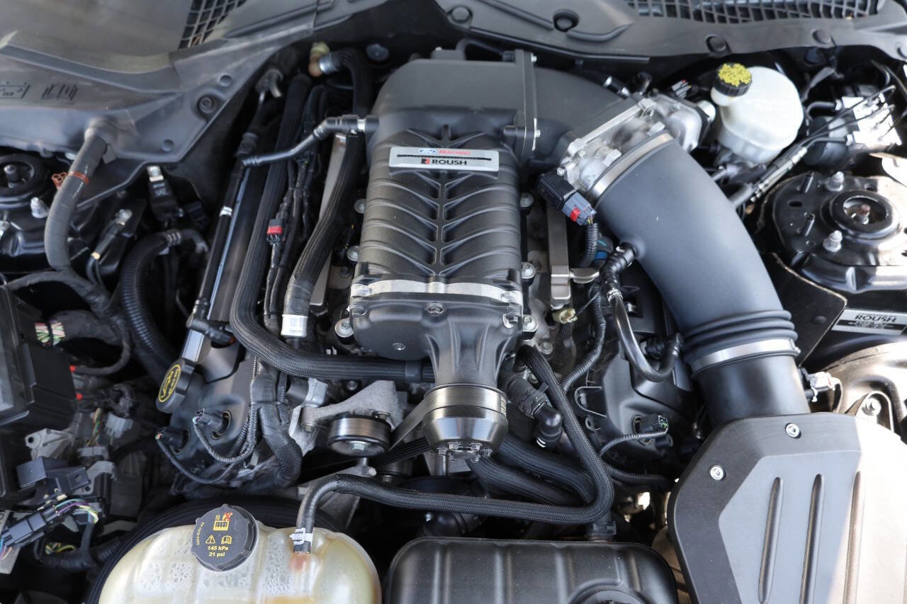 Used 2017 Ford Mustang GT Premium image 12