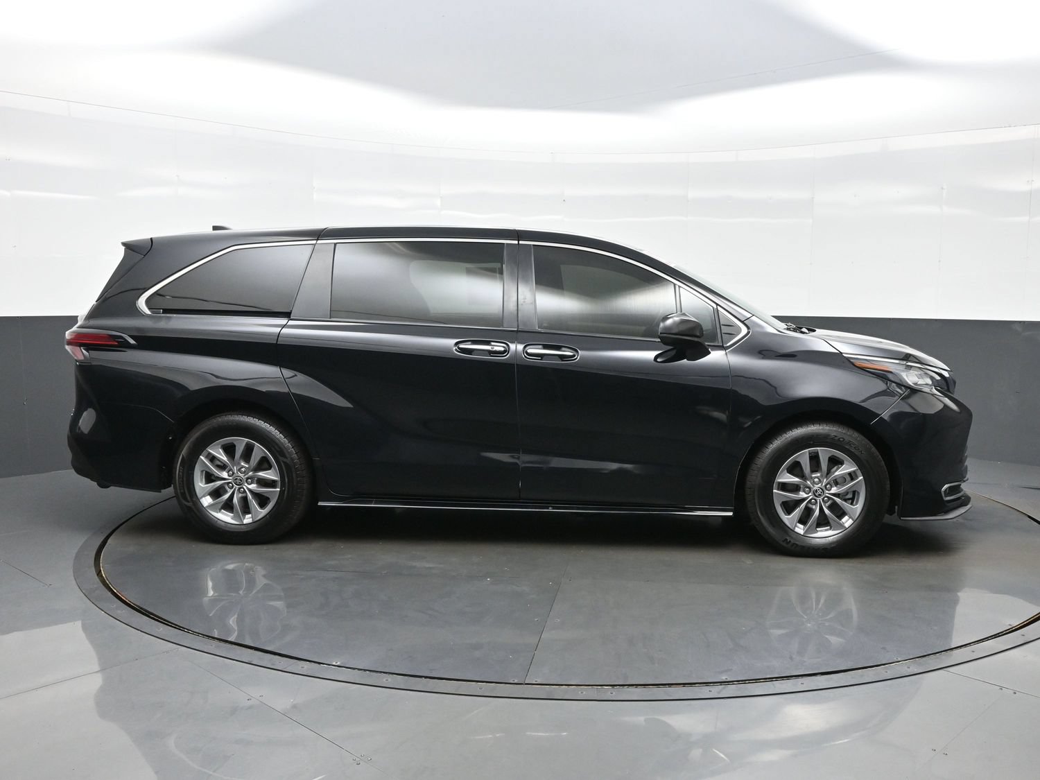 Used 2022 Toyota Sienna XLE FWD image 7