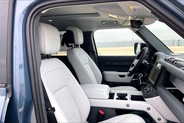 New 2026 Land Rover Defender 110 X-Dynamic SE image 12