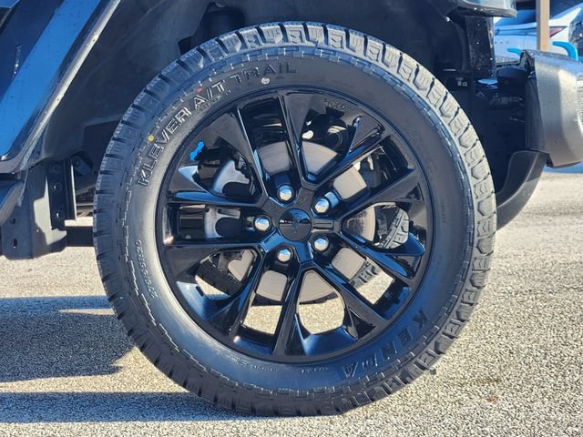 Used 2022 Jeep Wrangler Unlimited Sahara w/ Cold Weather Group AWD/4WD image 11