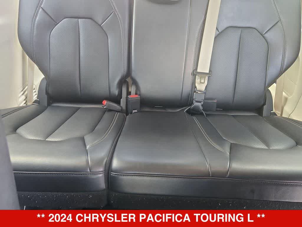 Used 2024 Chrysler Pacifica Touring-L FWD image 34