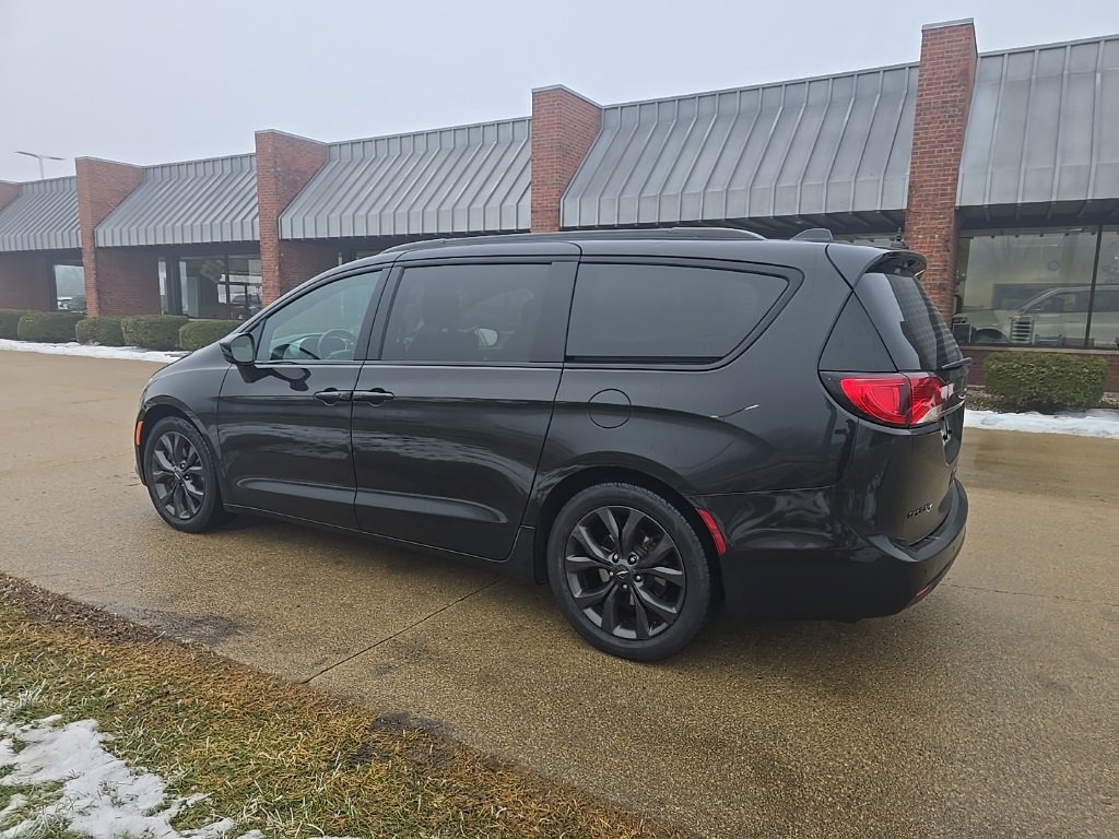 Used 2018 Chrysler Pacifica Touring Plus w/ S Appearance Package image 4