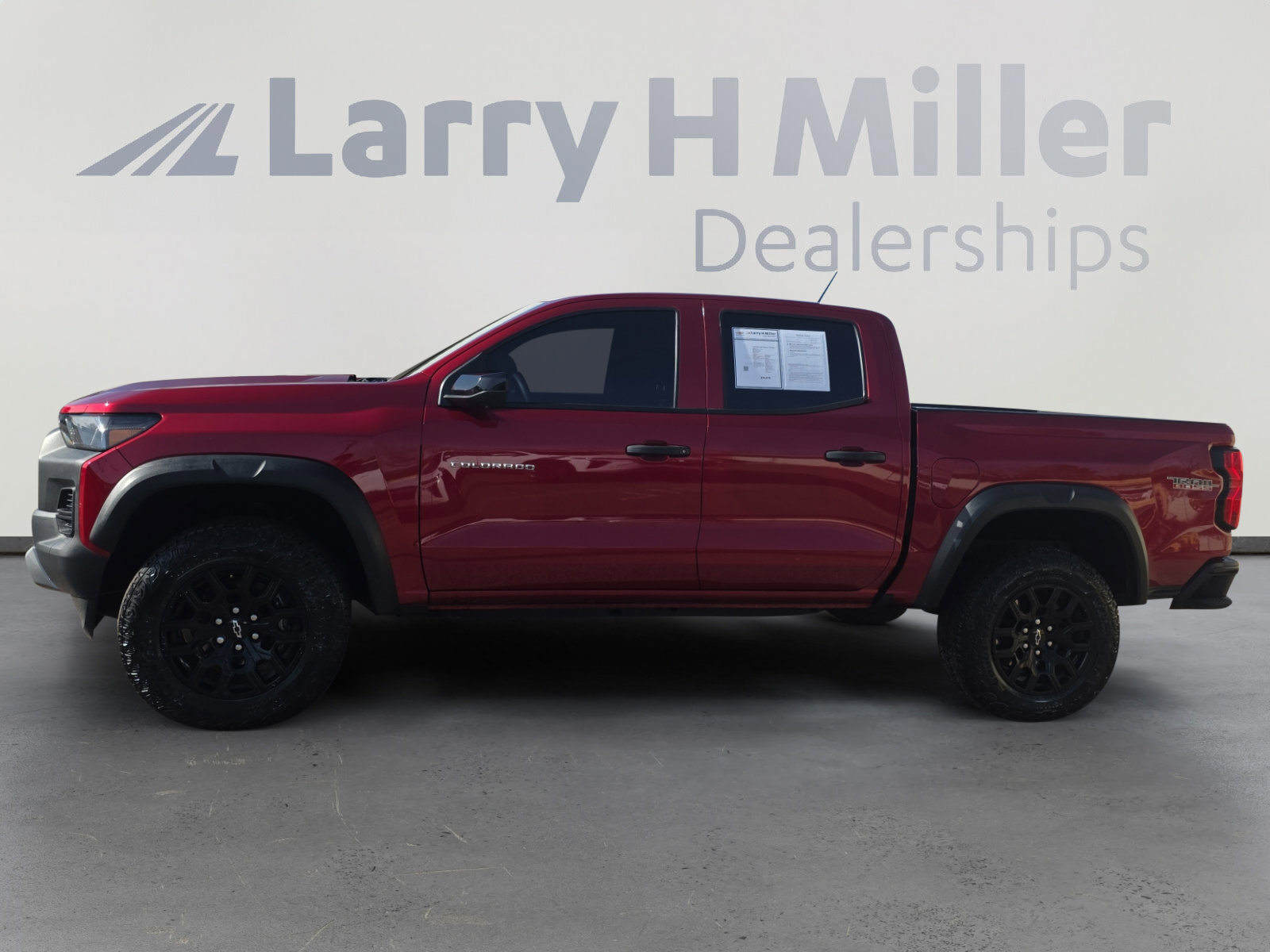 Used 2023 Chevrolet Colorado Trail Boss w/ Technology Package image 2