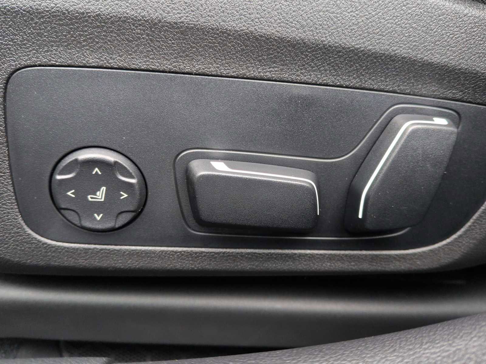 Used 2026 BMW 330i xDrive Sedan w/ M Sport Package image 18