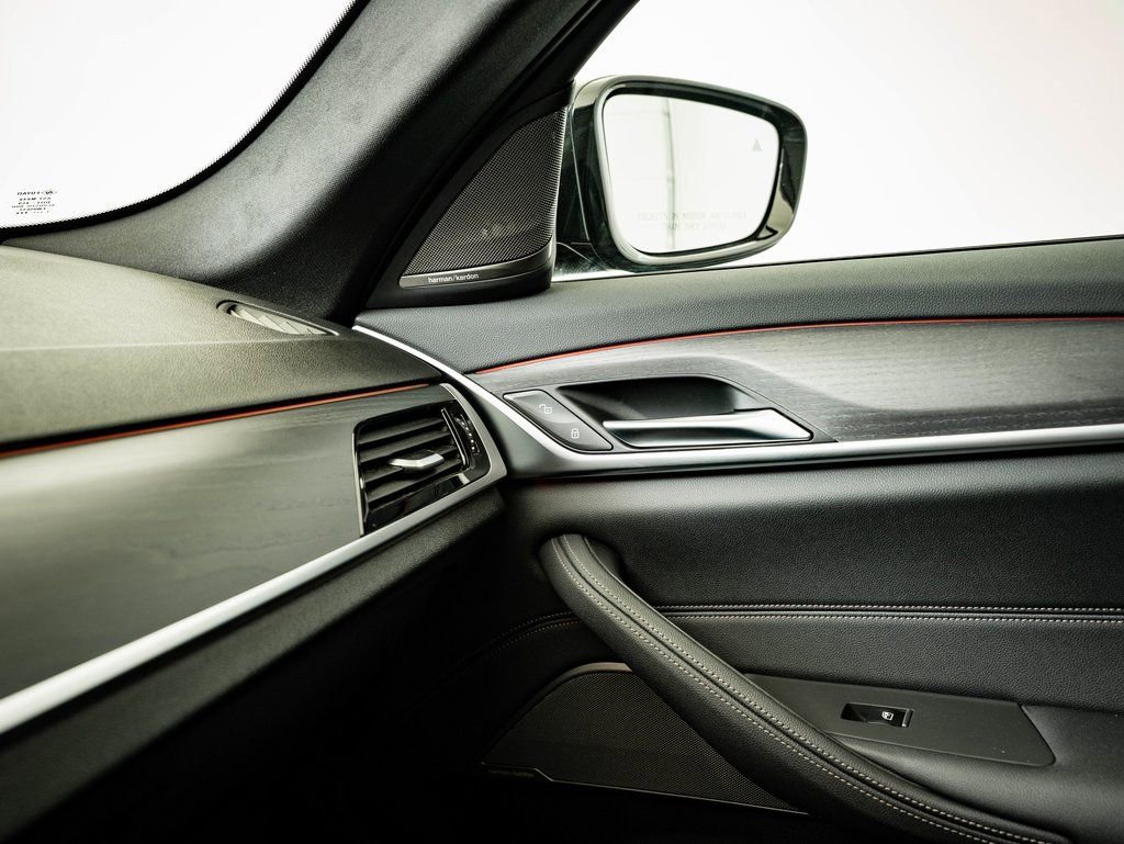 Used 2023 BMW 540i xDrive w/ Executive Package image 39