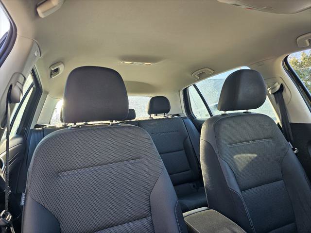 Used 2016 Volkswagen Golf S image 3