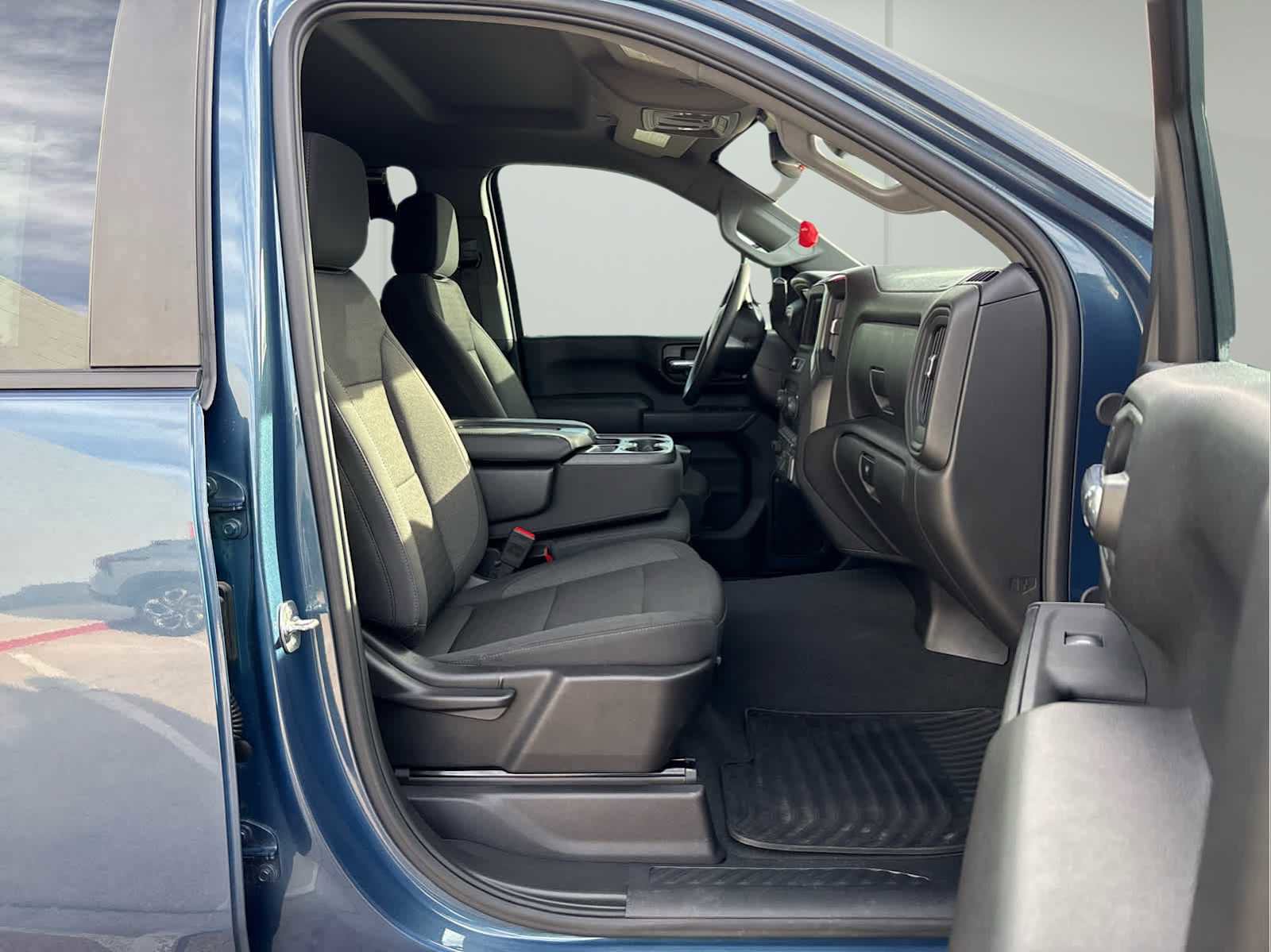 Used 2025 Chevrolet Silverado 2500 Custom w/ Custom Value Package image 17