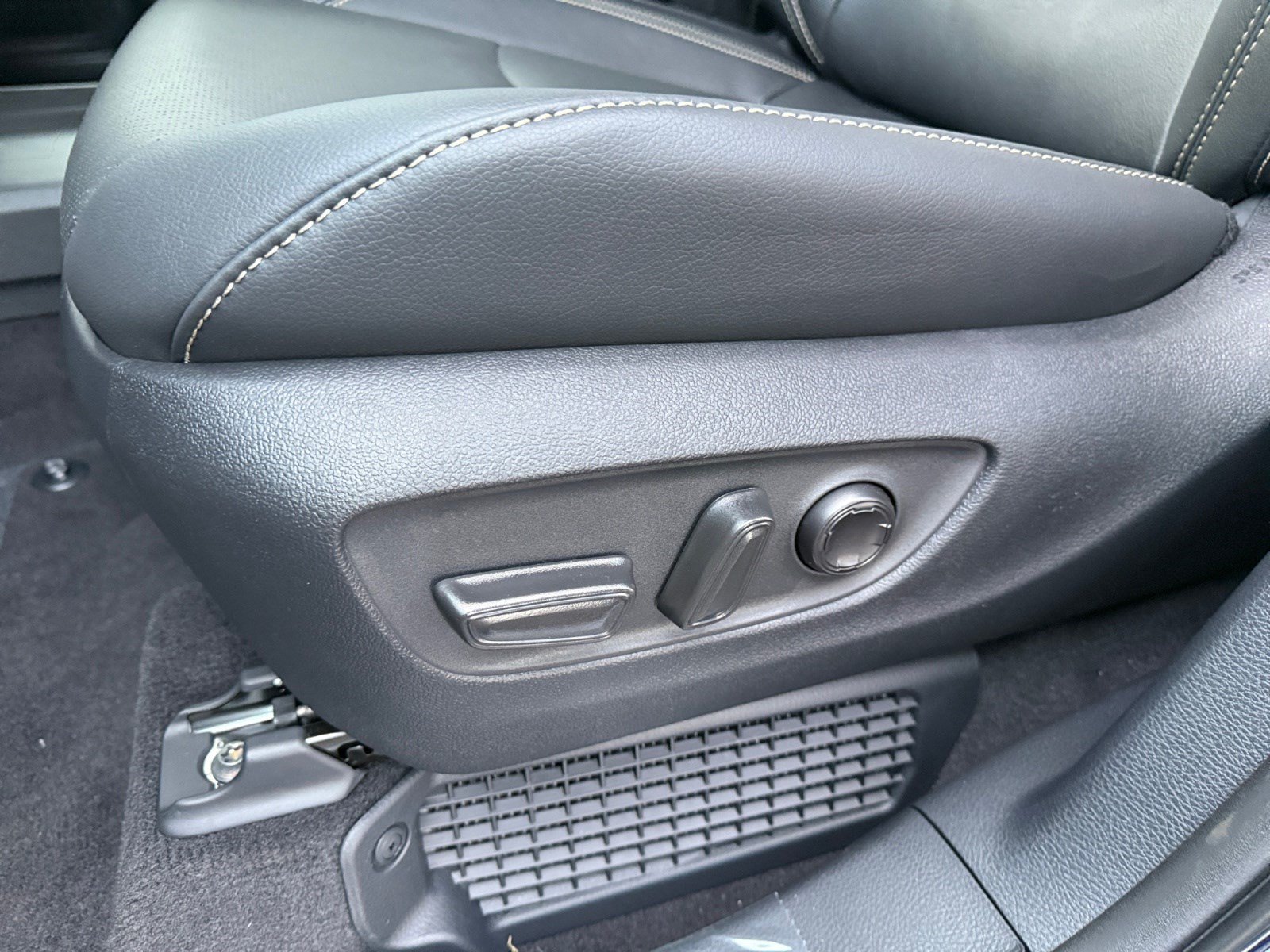 New 2026 Toyota Sienna Platinum AWD/4WD image 14