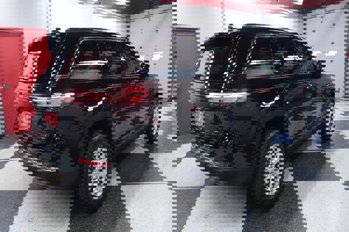 Used 2023 Jeep Grand Cherokee Limited w/ Trailer Tow Prep Group (B) image 38