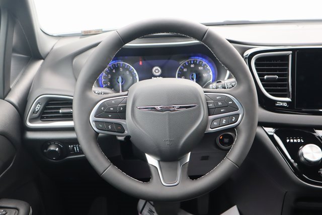 New 2026 Chrysler Voyager LX image 4