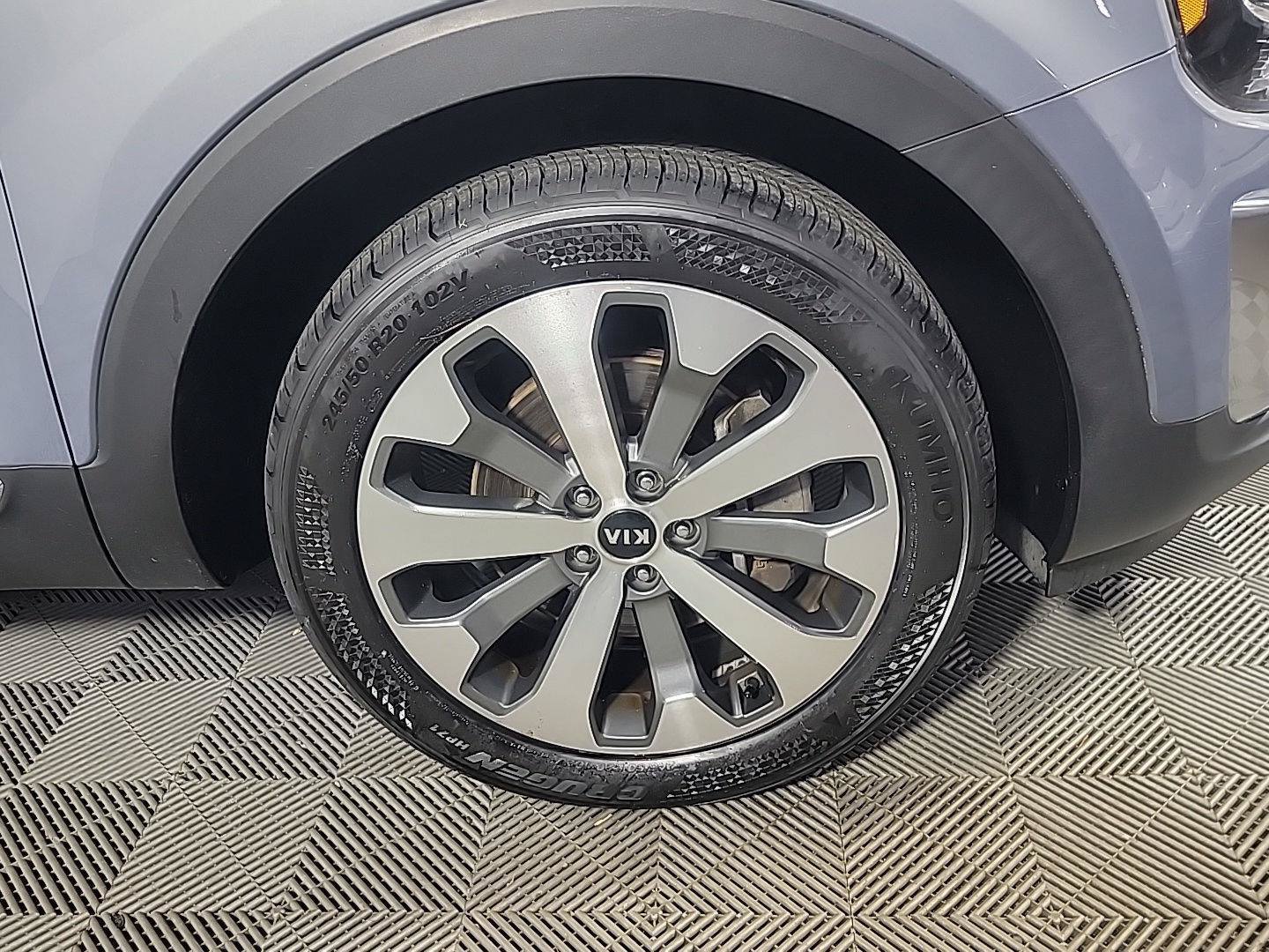 Used 2020 Kia Telluride EX w/ EX Premium Package AWD/4WD image 3