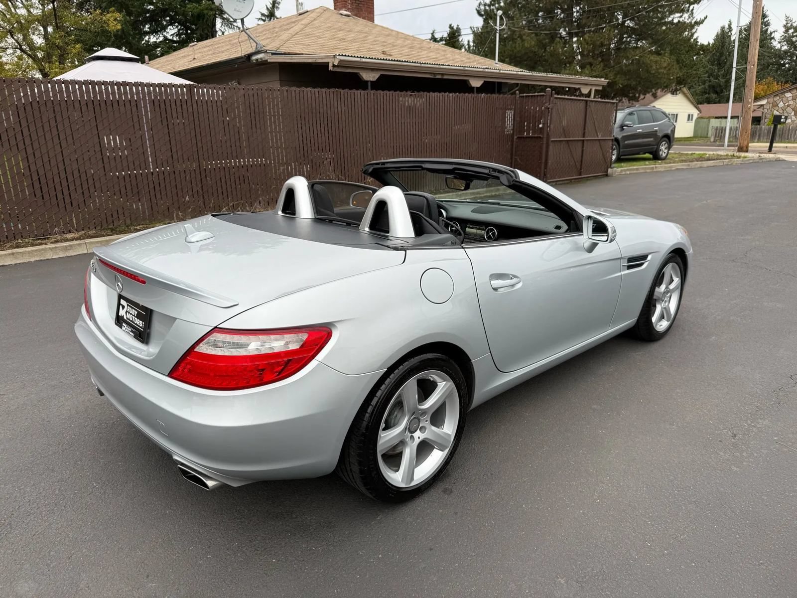 Used 2015 Mercedes-Benz SLK 250 image 2